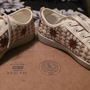 Dirty Laundry Cream and Brown Star Sneakers